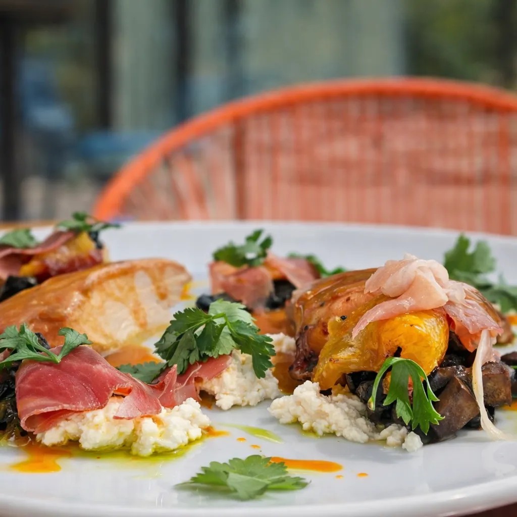 Image alt description