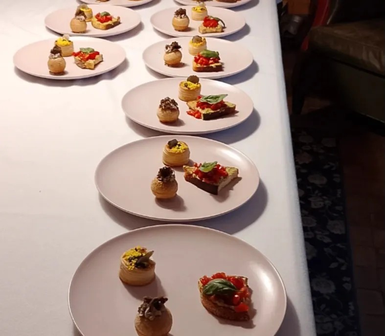 Image alt description