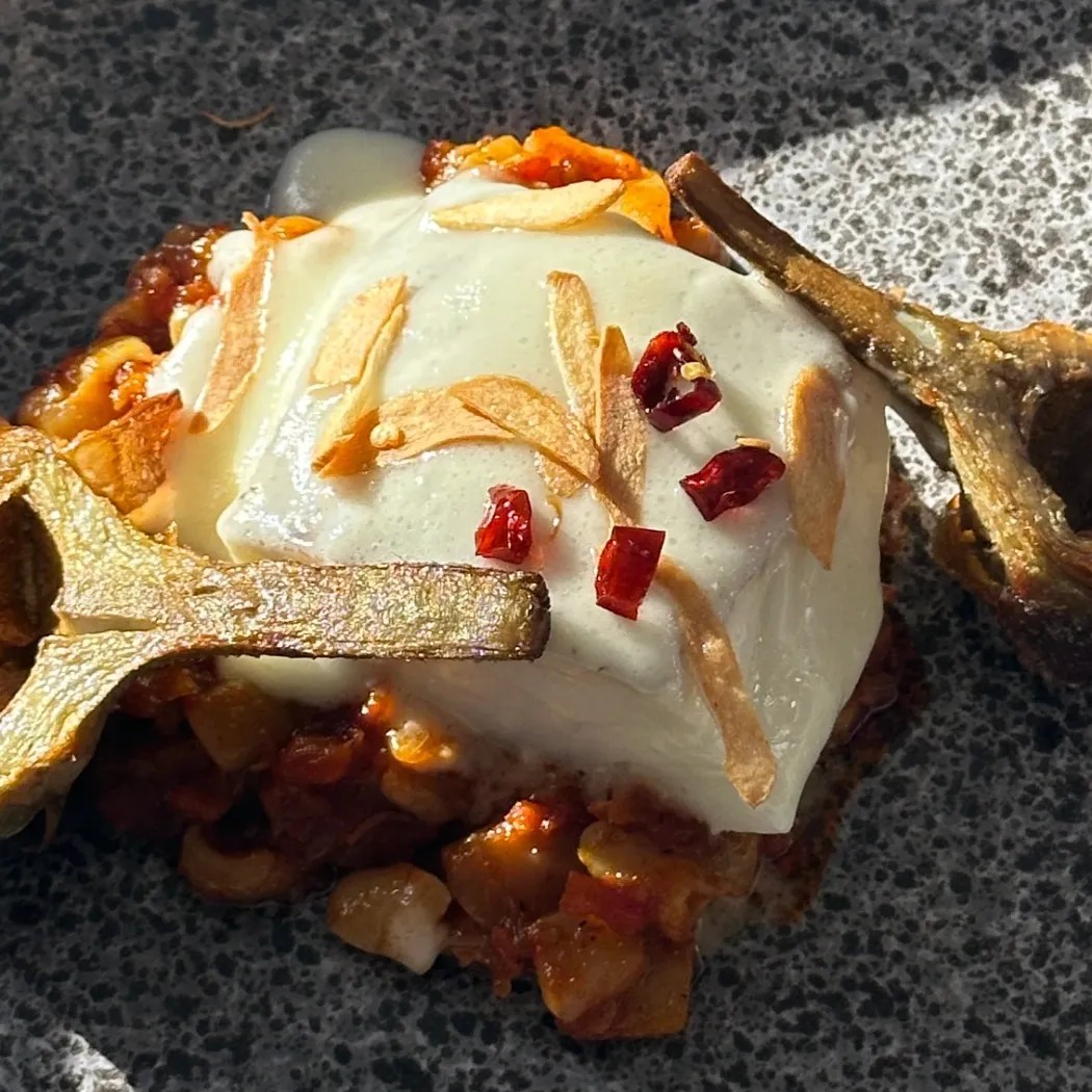 Image alt description