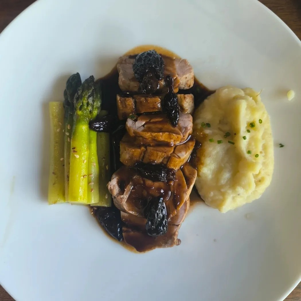 Image alt description