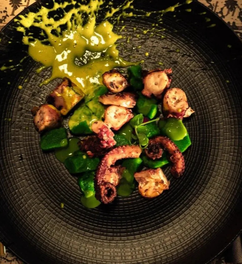 Image alt description