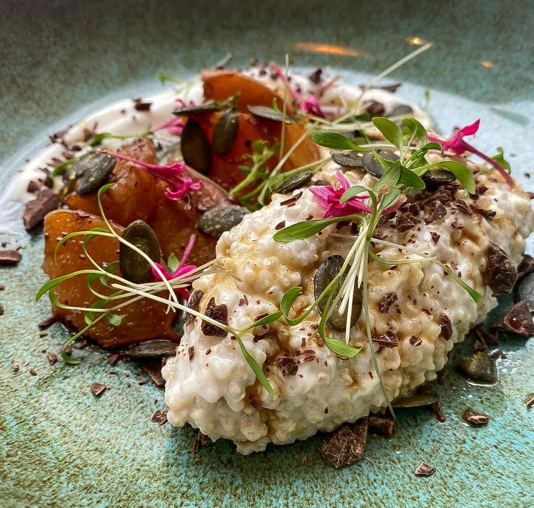 Image alt description