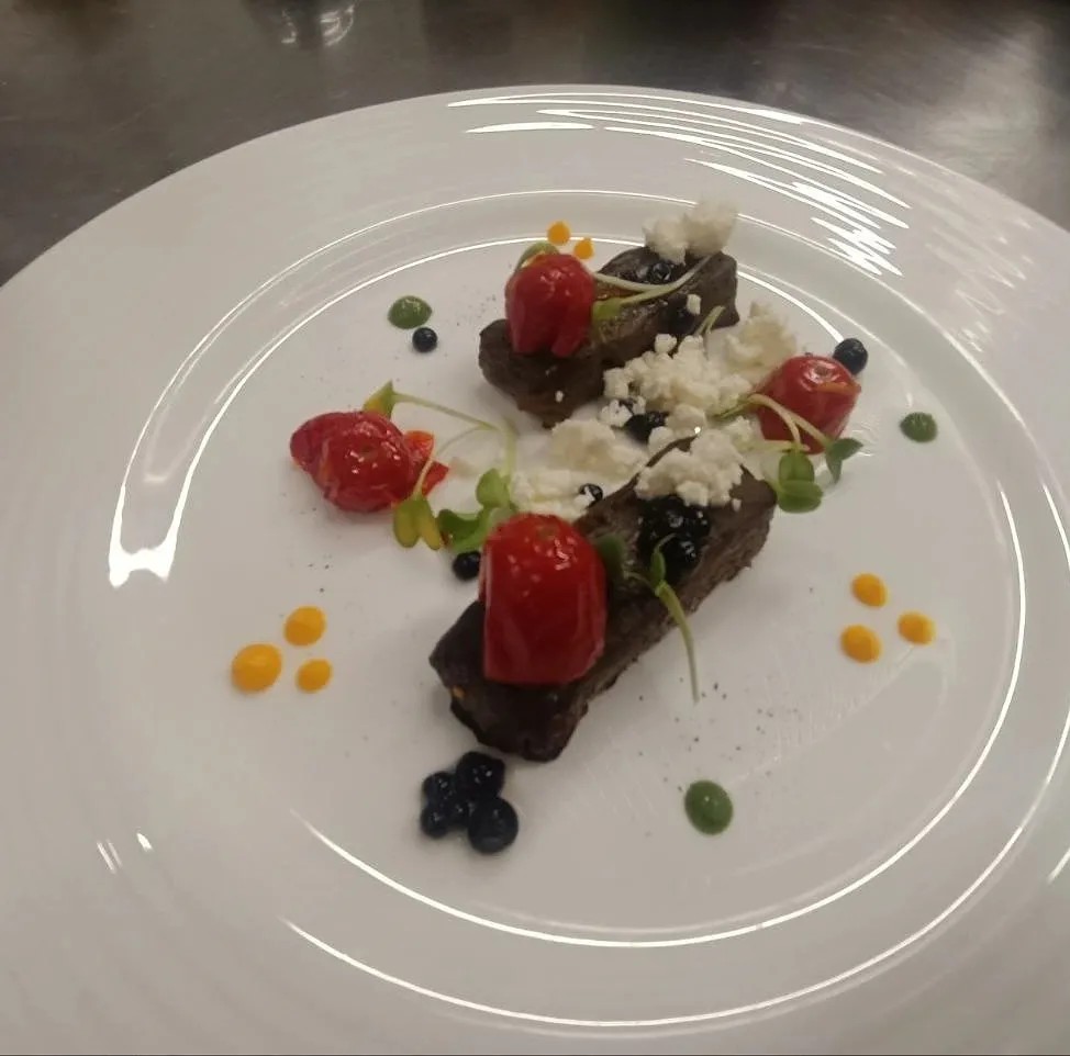 Image alt description