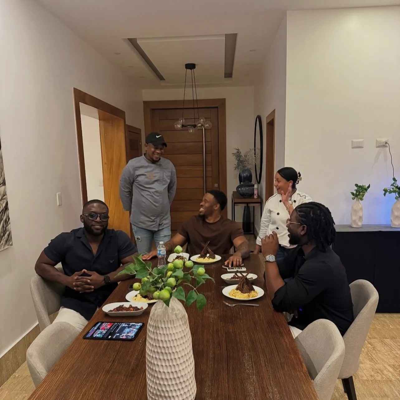 Image alt description