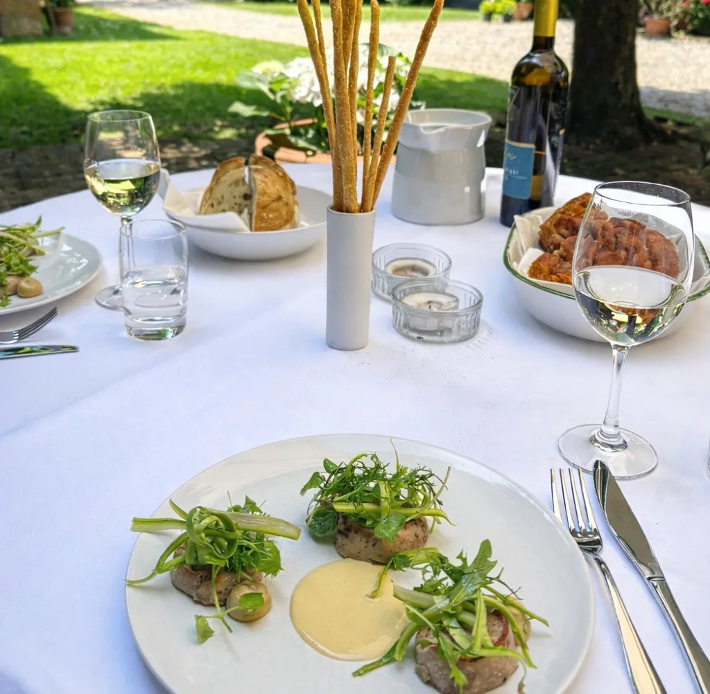 Image alt description