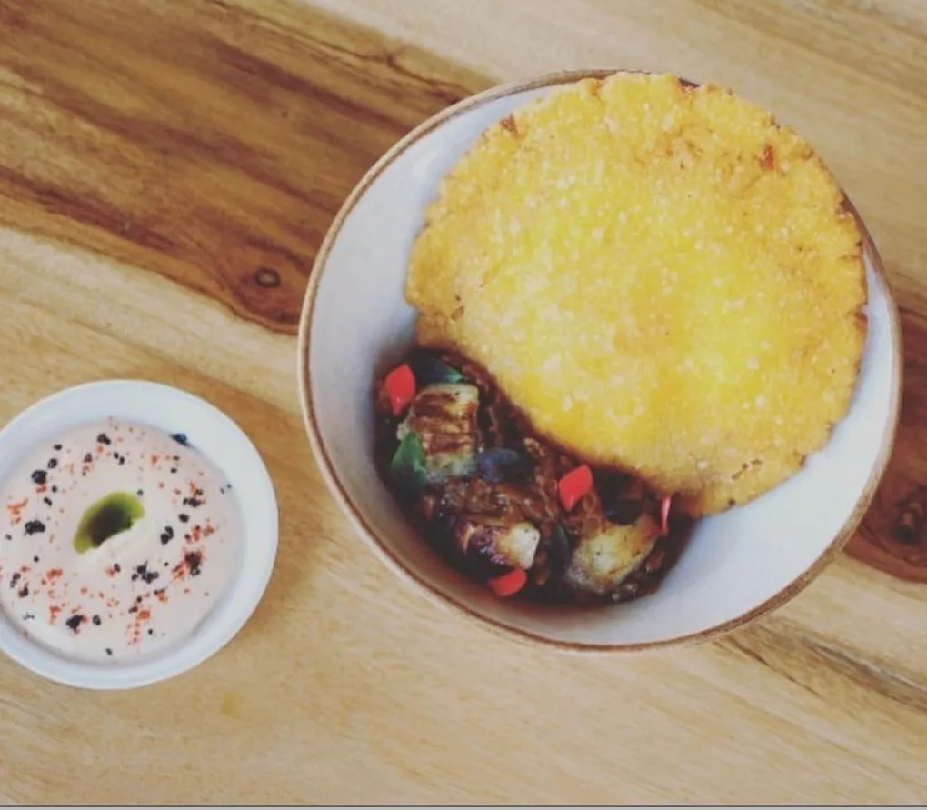 Image alt description