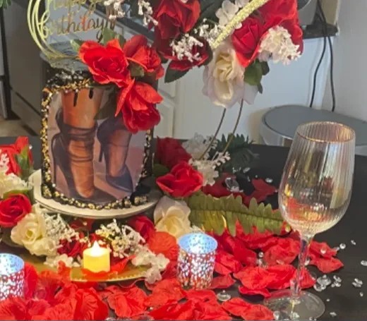 Image alt description