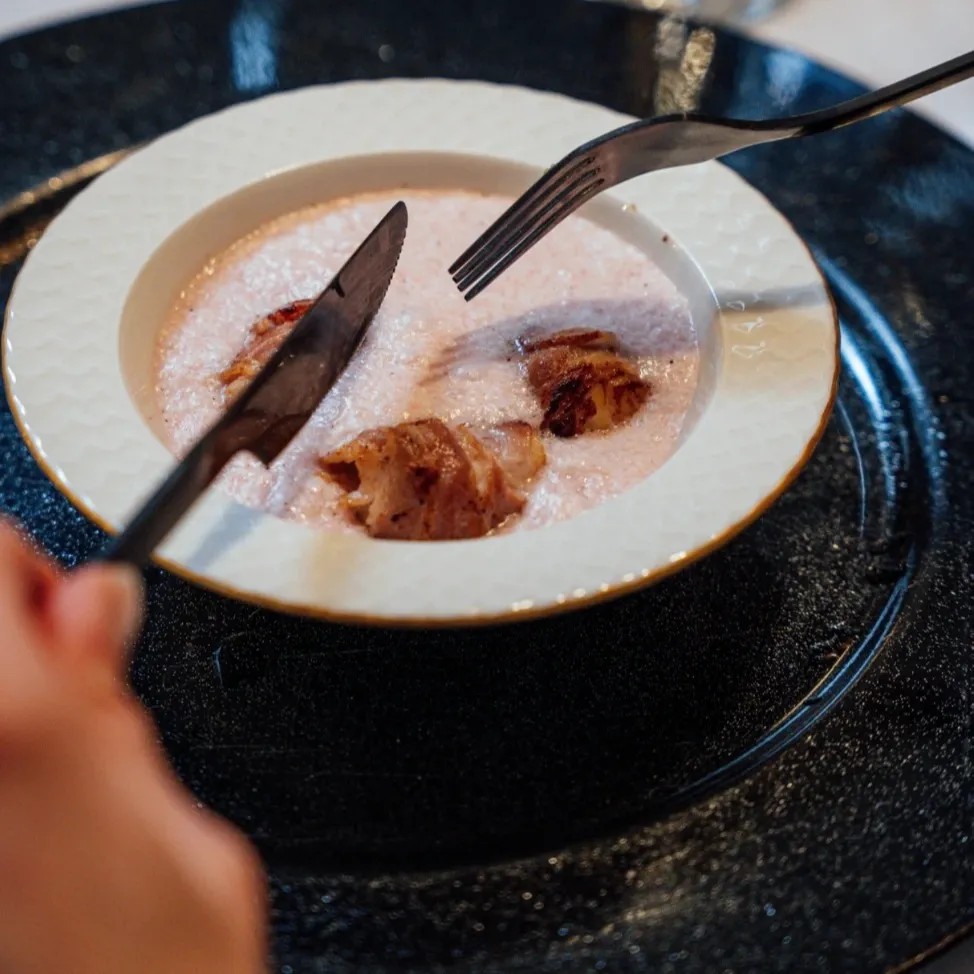 Image alt description