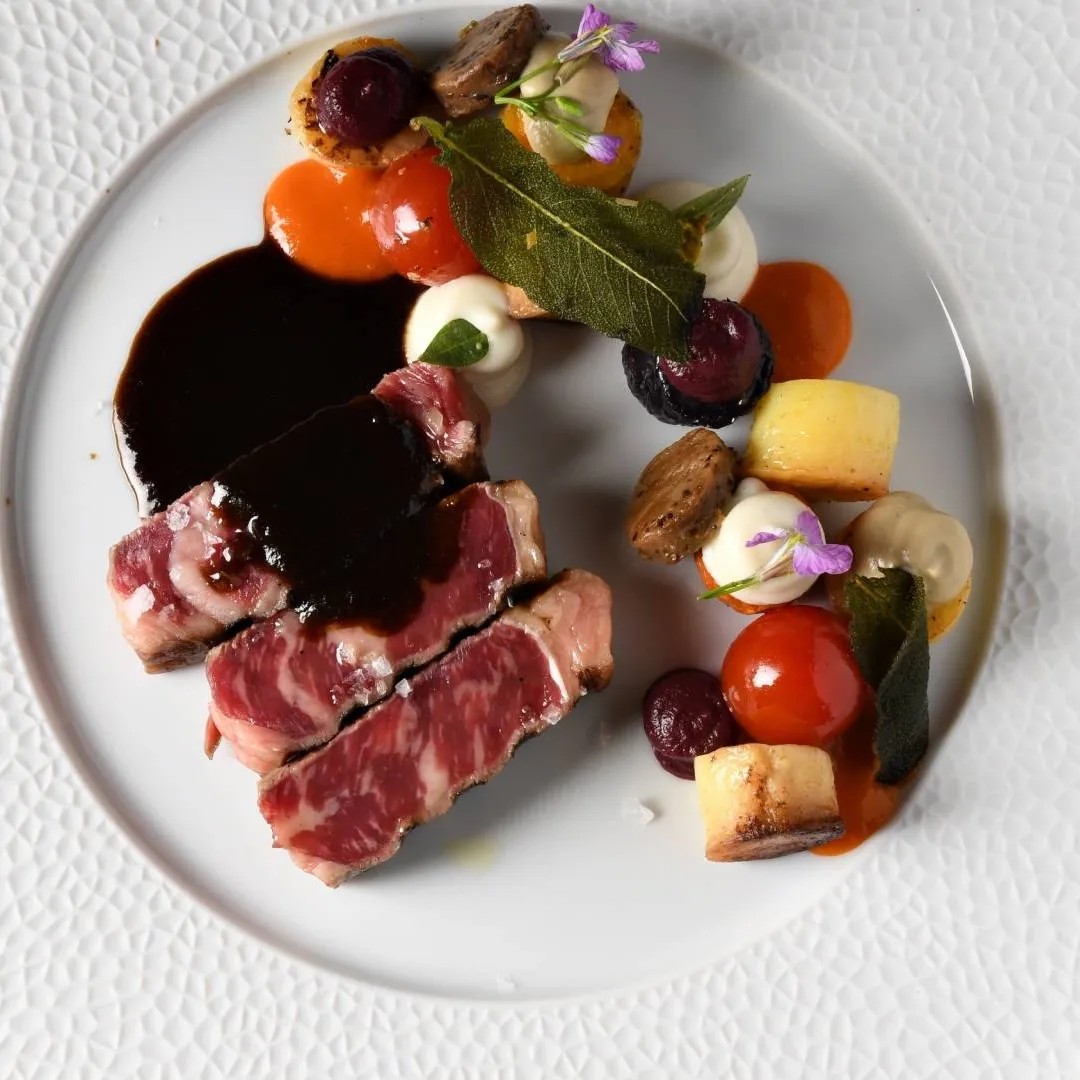 Image alt description