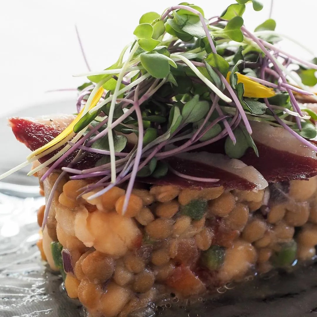 Image alt description