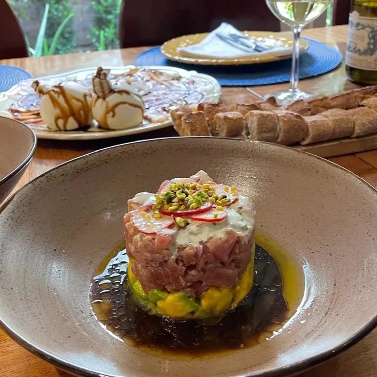 Image alt description