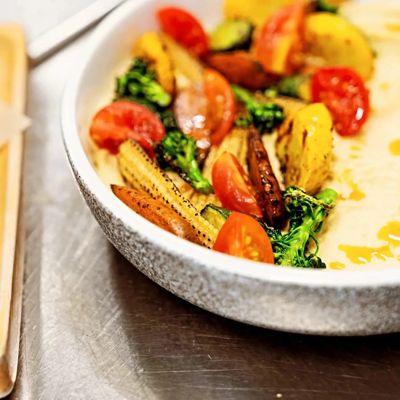 Image alt description