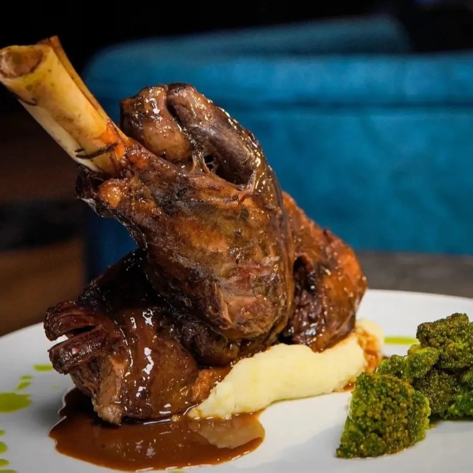 Image alt description