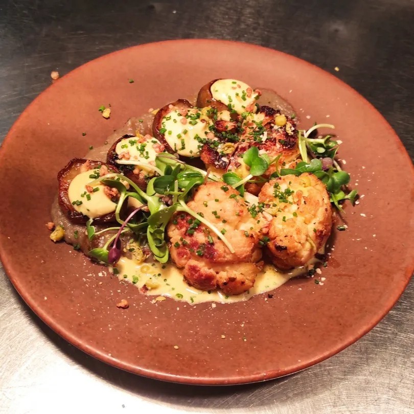 Image alt description