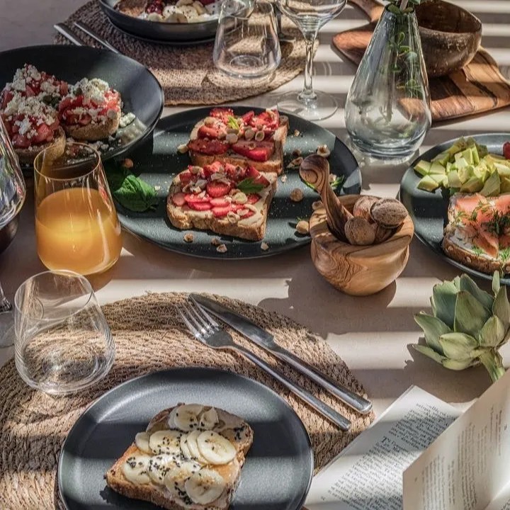 Image alt description