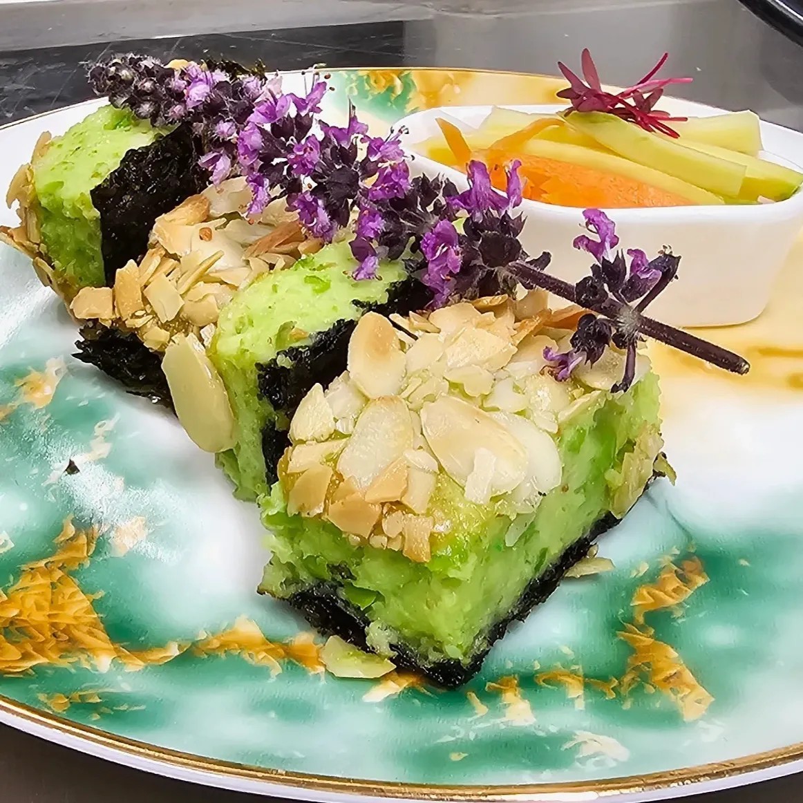 Image alt description