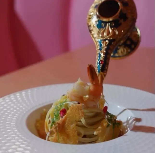 Image alt description