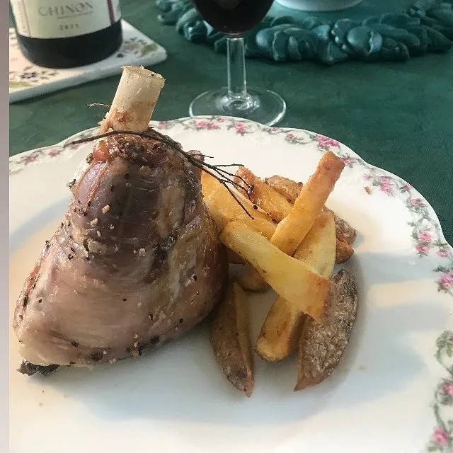 Image alt description