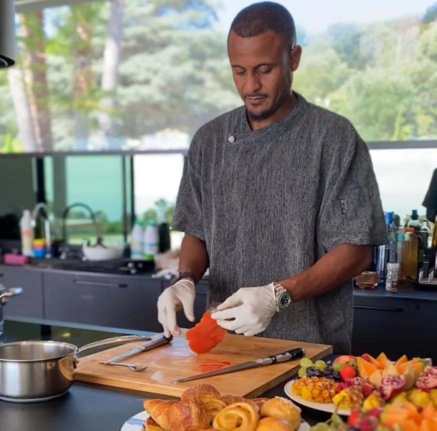 Image alt description