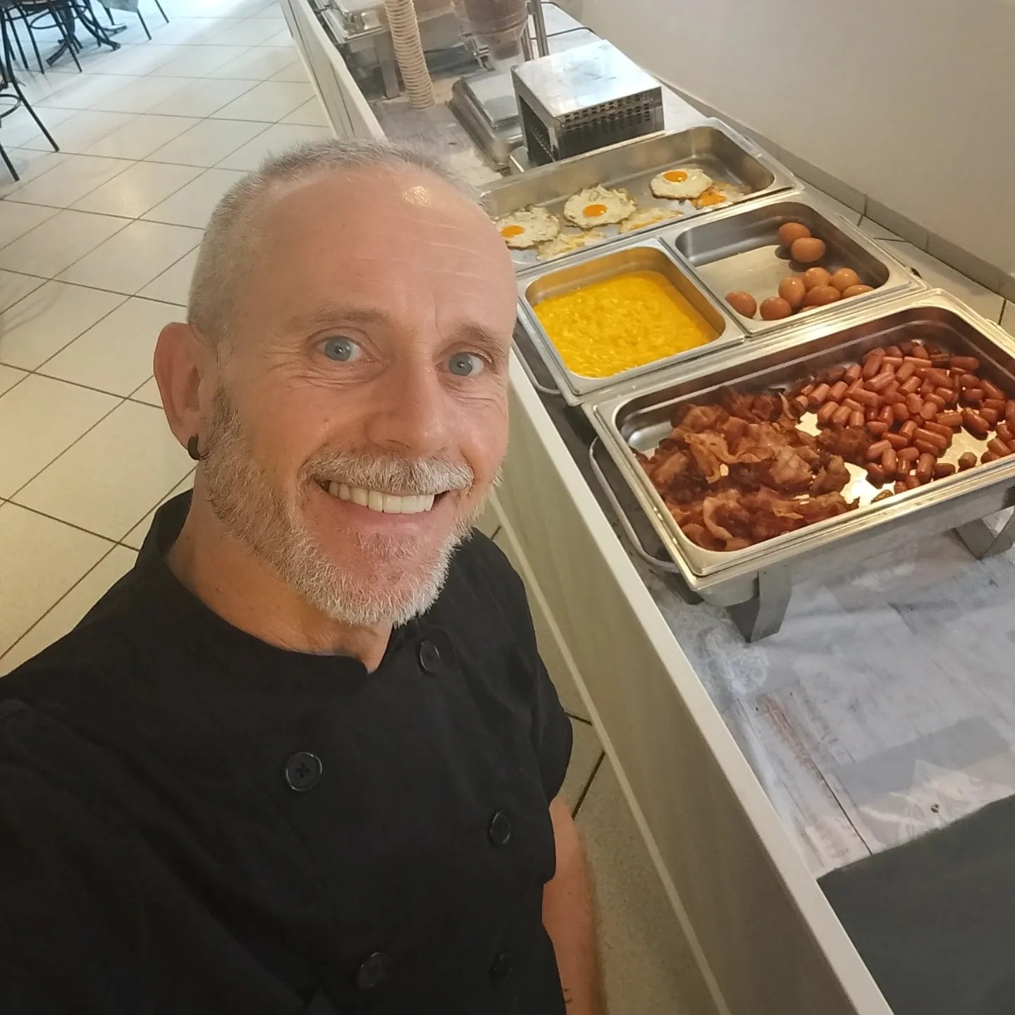 Image alt description