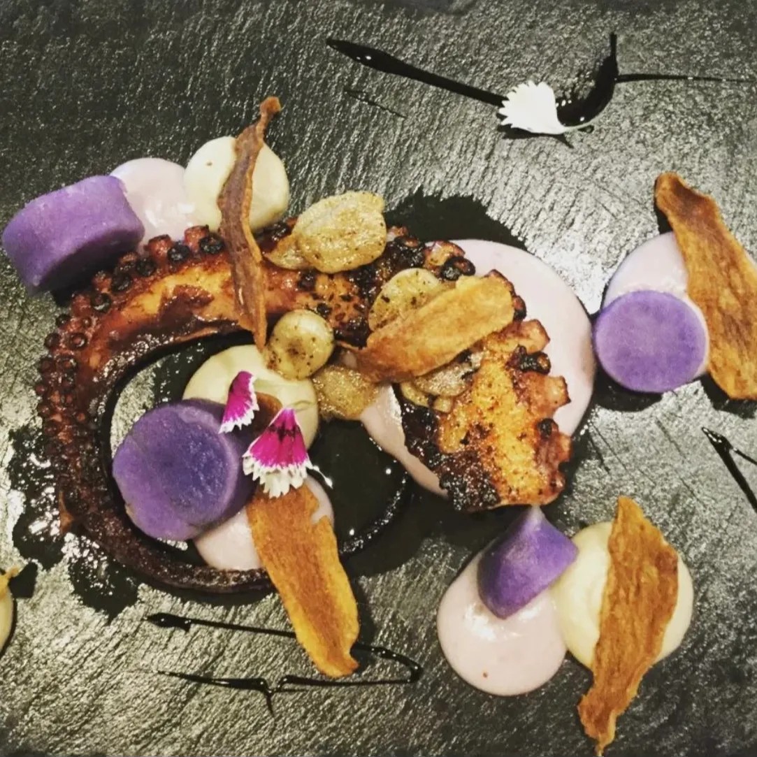 Image alt description