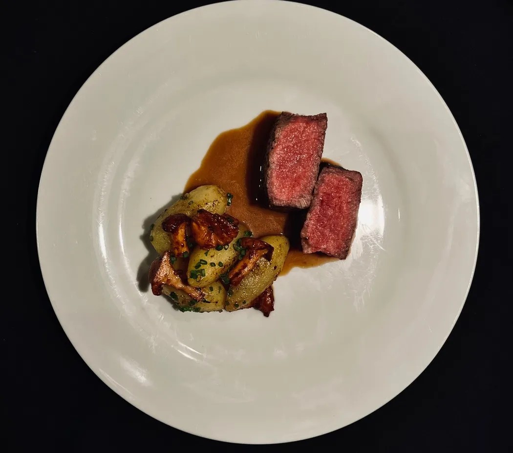 Image alt description