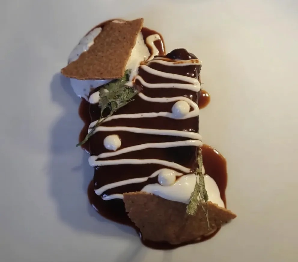 Image alt description