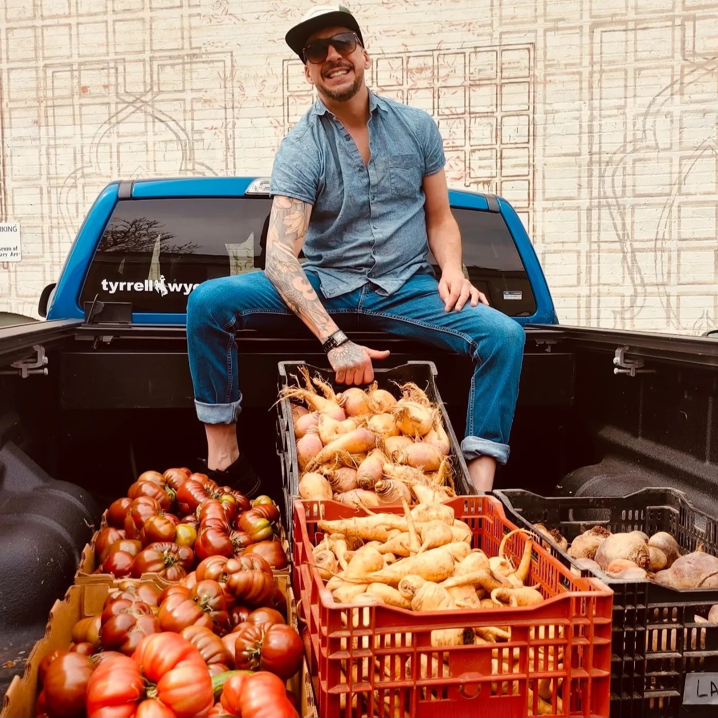 Image alt description