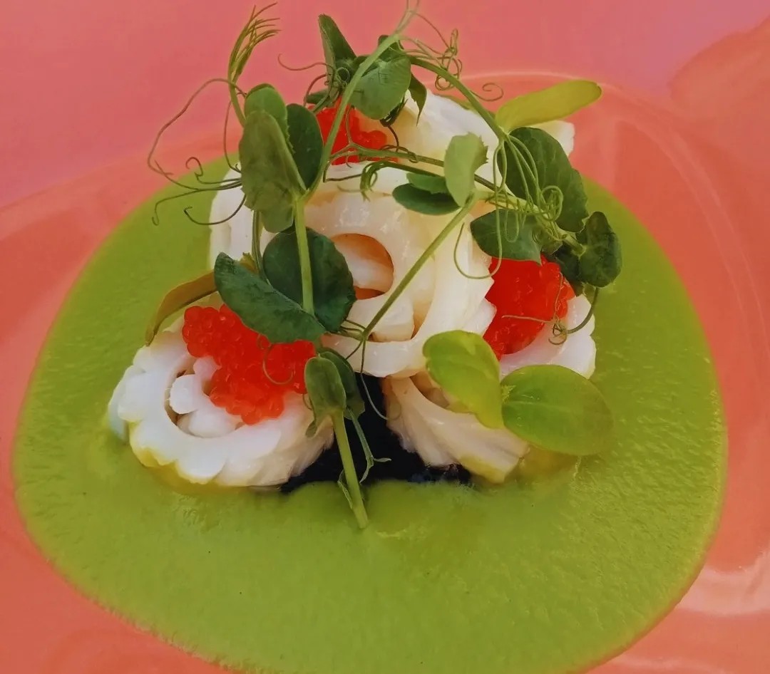 Image alt description