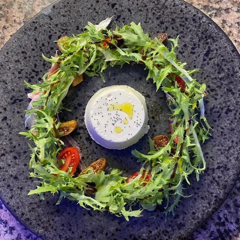 Image alt description