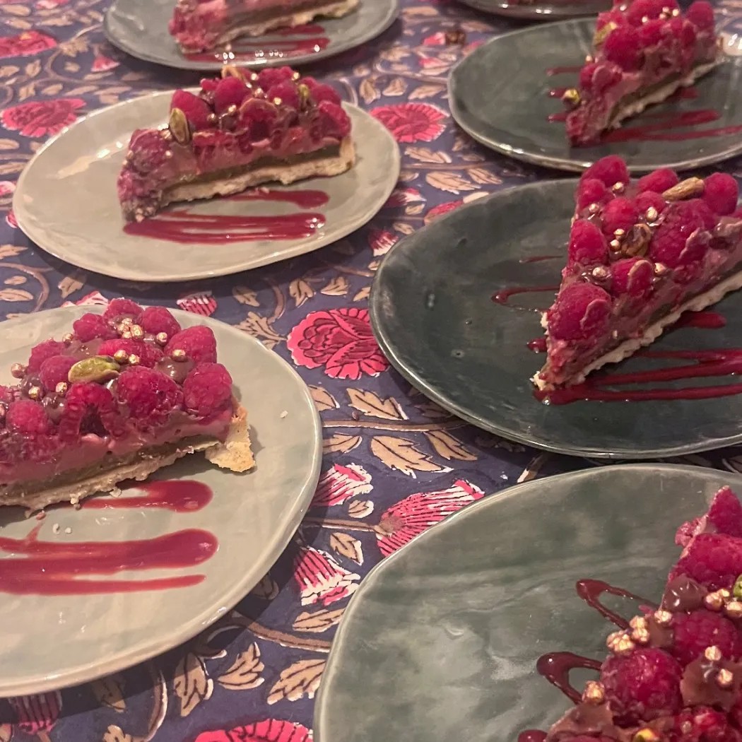 Image alt description