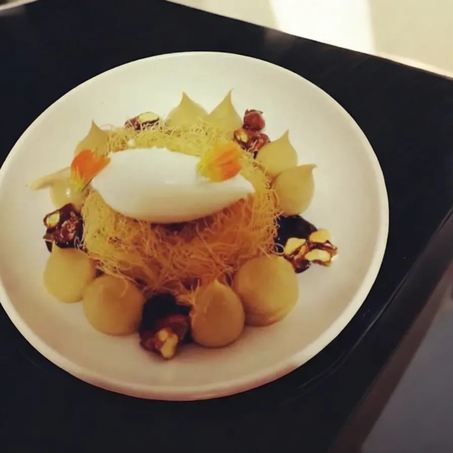 Image alt description