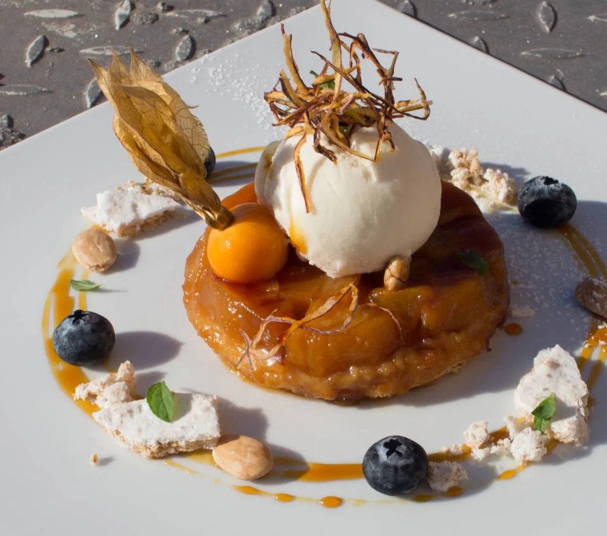 Image alt description