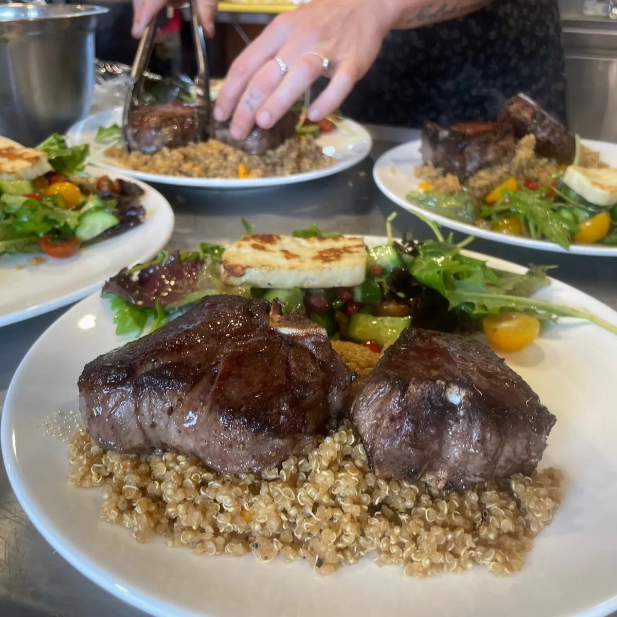 Image alt description