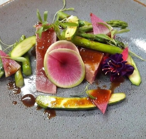 Image alt description