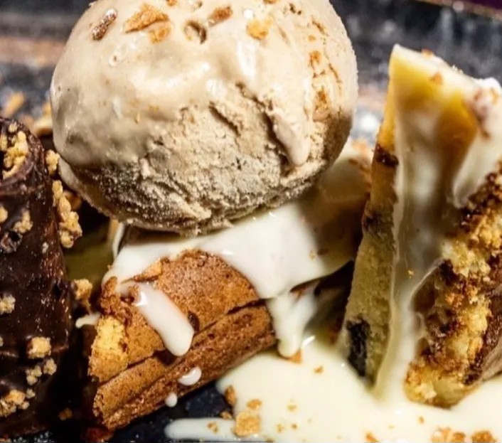 Image alt description