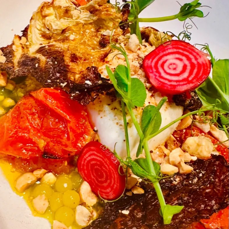 Image alt description