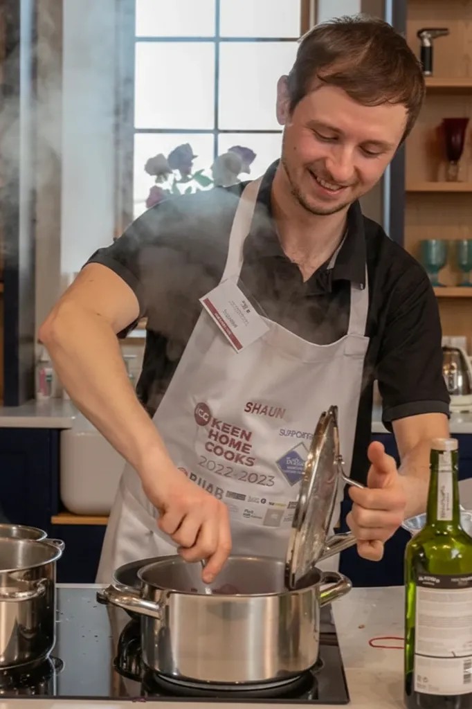 Image alt description