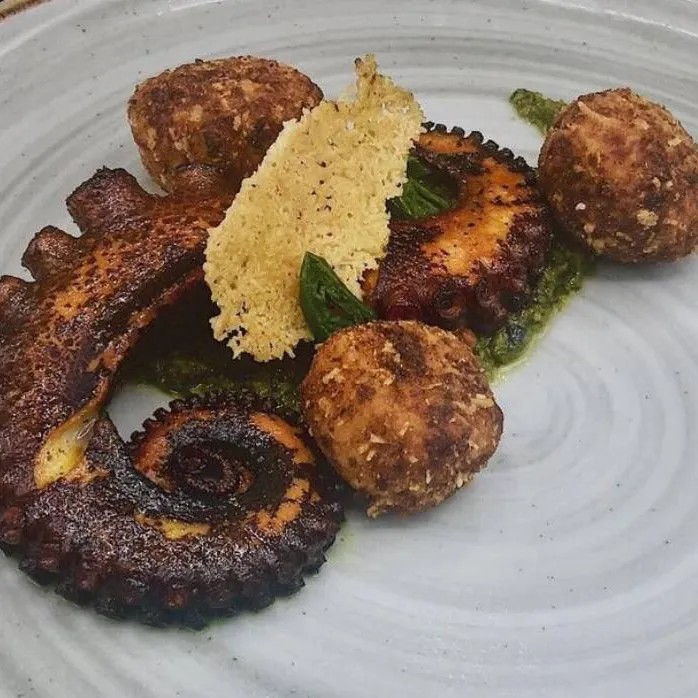 Image alt description