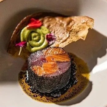 Image alt description