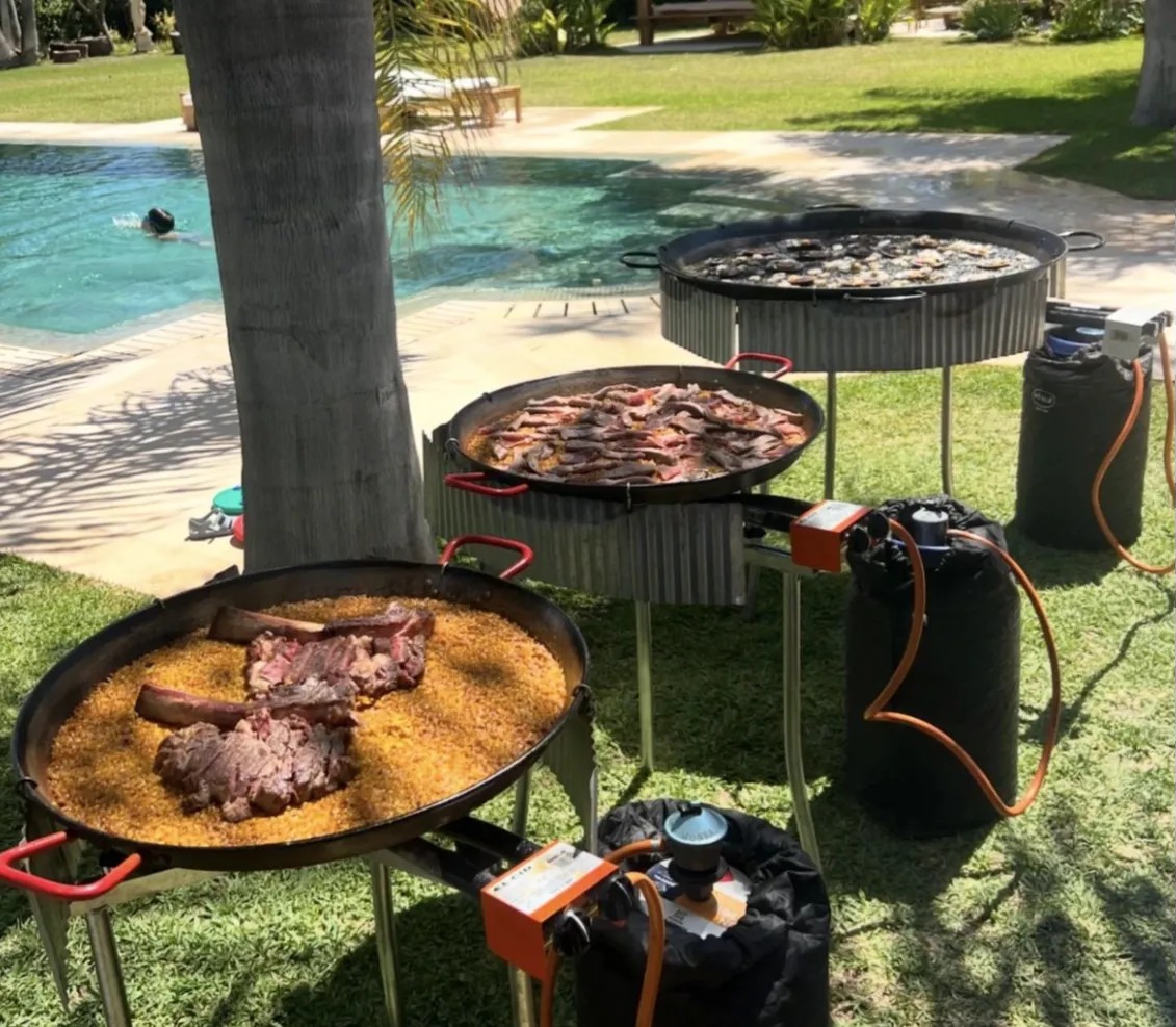 Image alt description