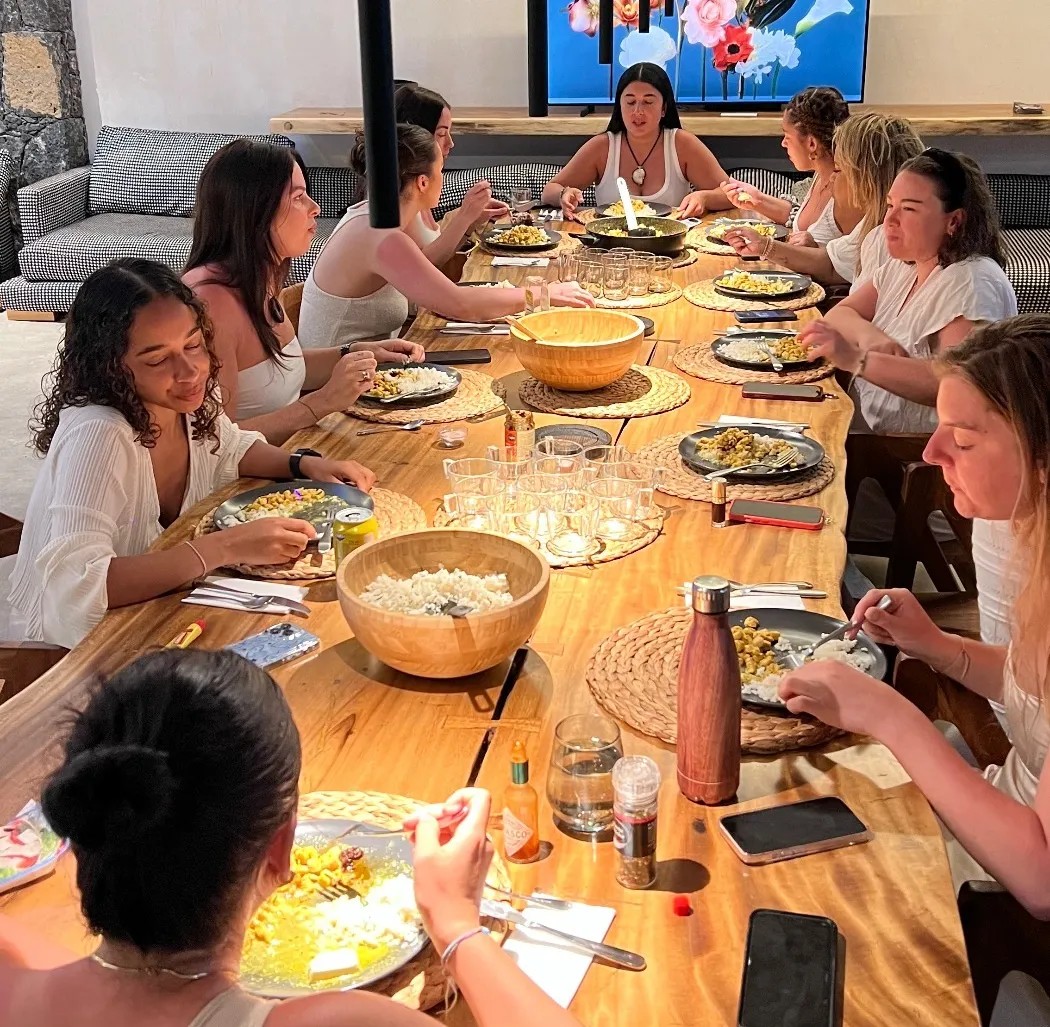 Image alt description