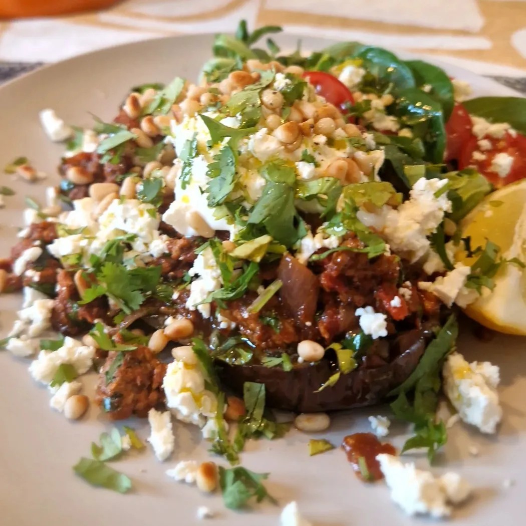 Image alt description