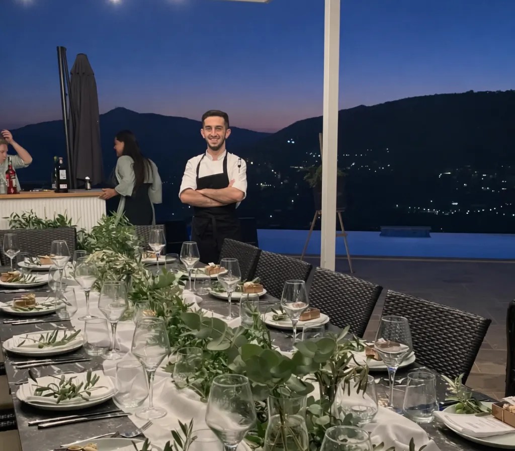 Image alt description