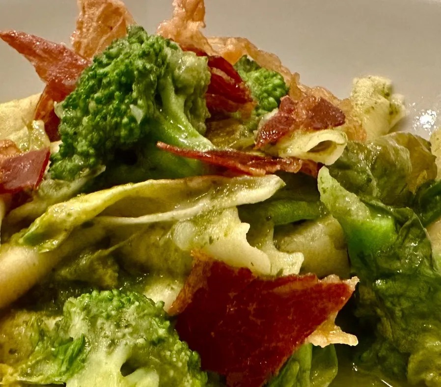 Image alt description