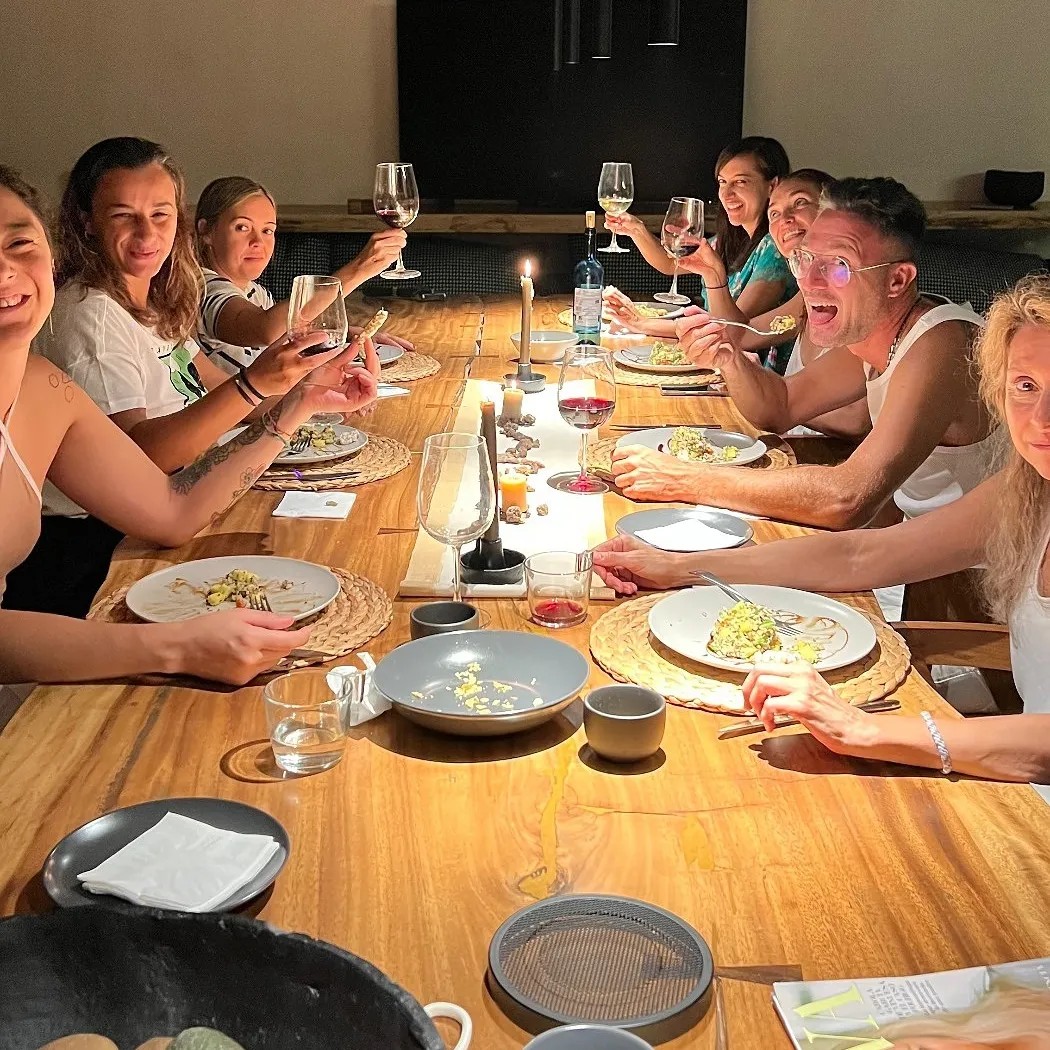 Image alt description