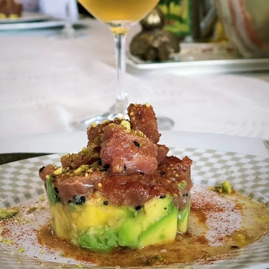 Image alt description