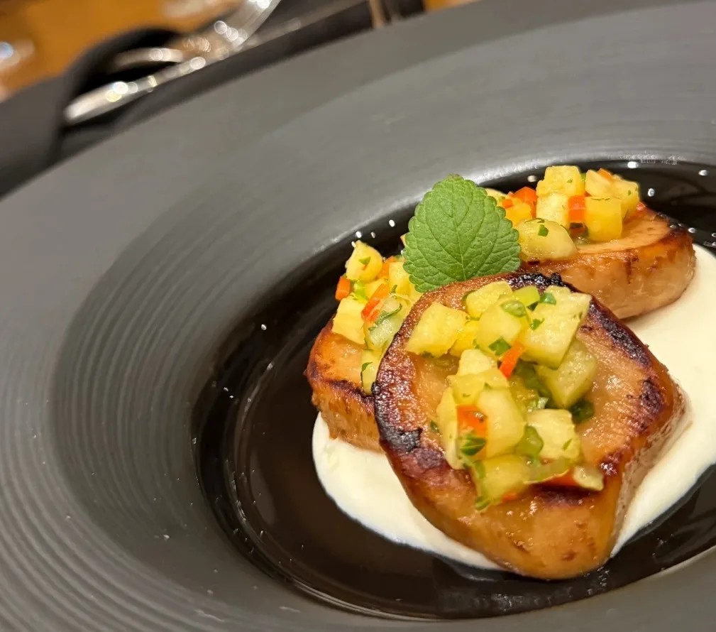 Image alt description