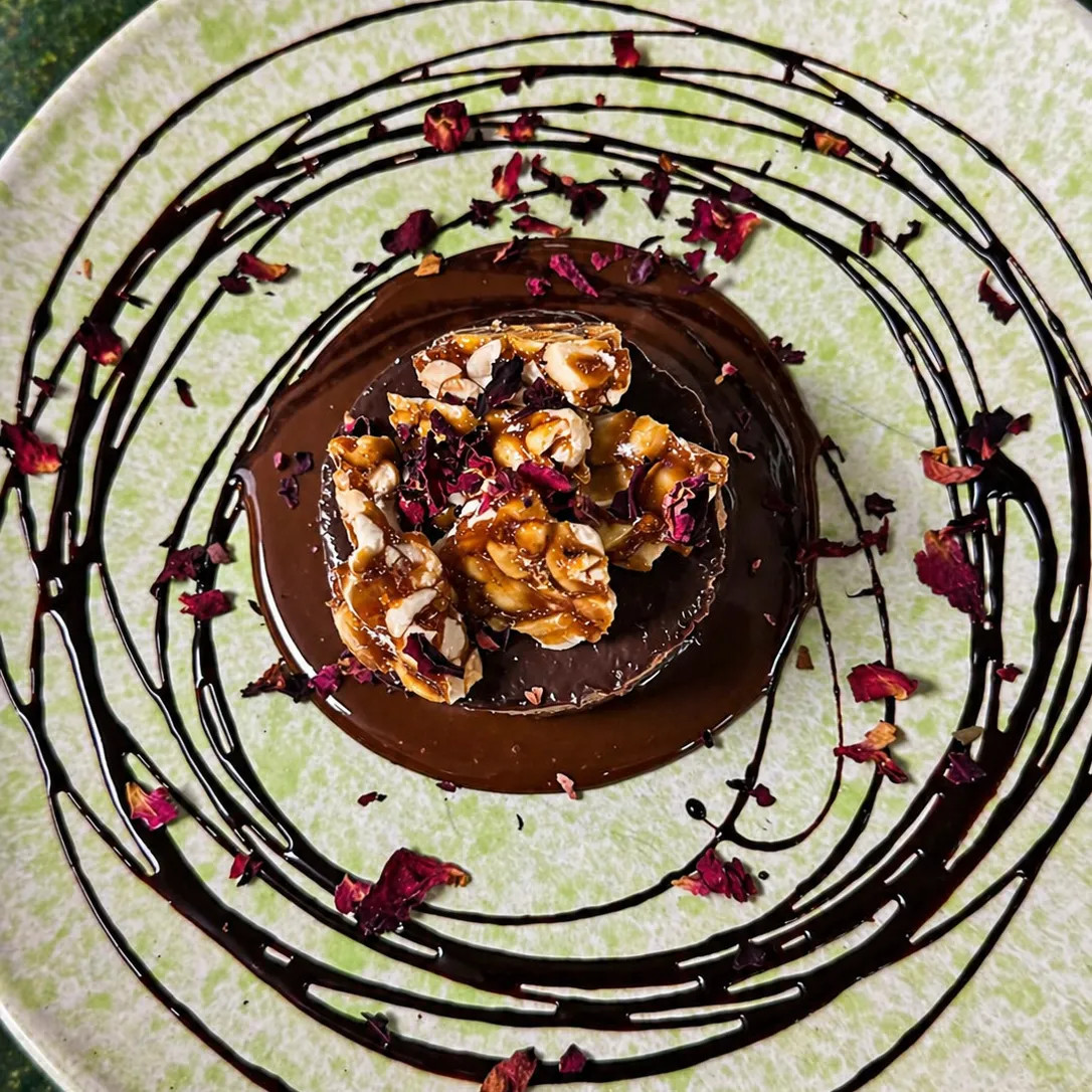 Image alt description