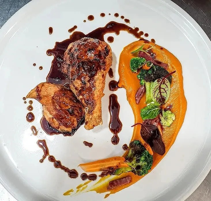 Image alt description